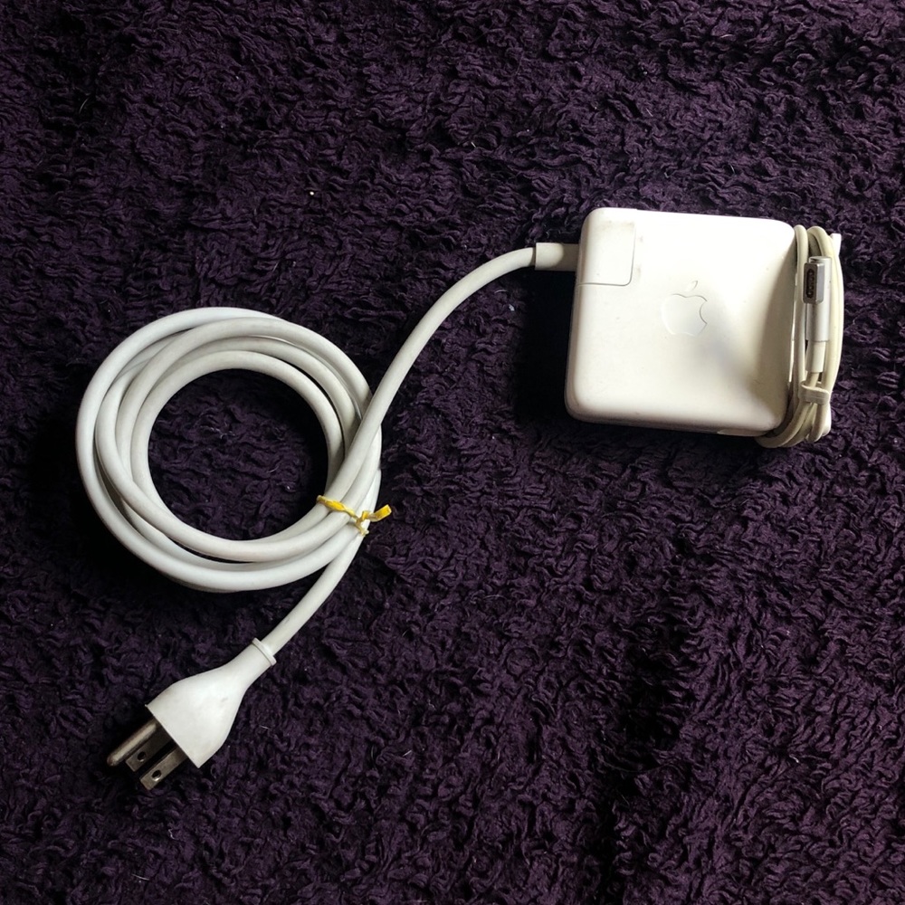 Apple 60W MagSafe Power Adapter